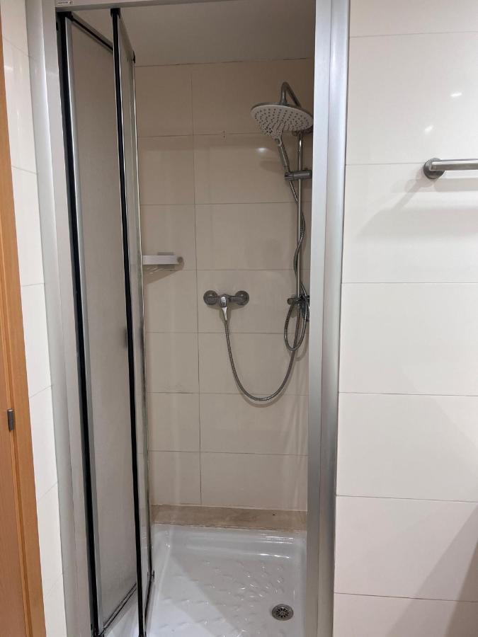 Fira Gran Via 2 - Private Rooms In A Shared Apartment - Habitaciones Privadas En Apartamento Compartido L'Hospitalet de Llobregat Dış mekan fotoğraf