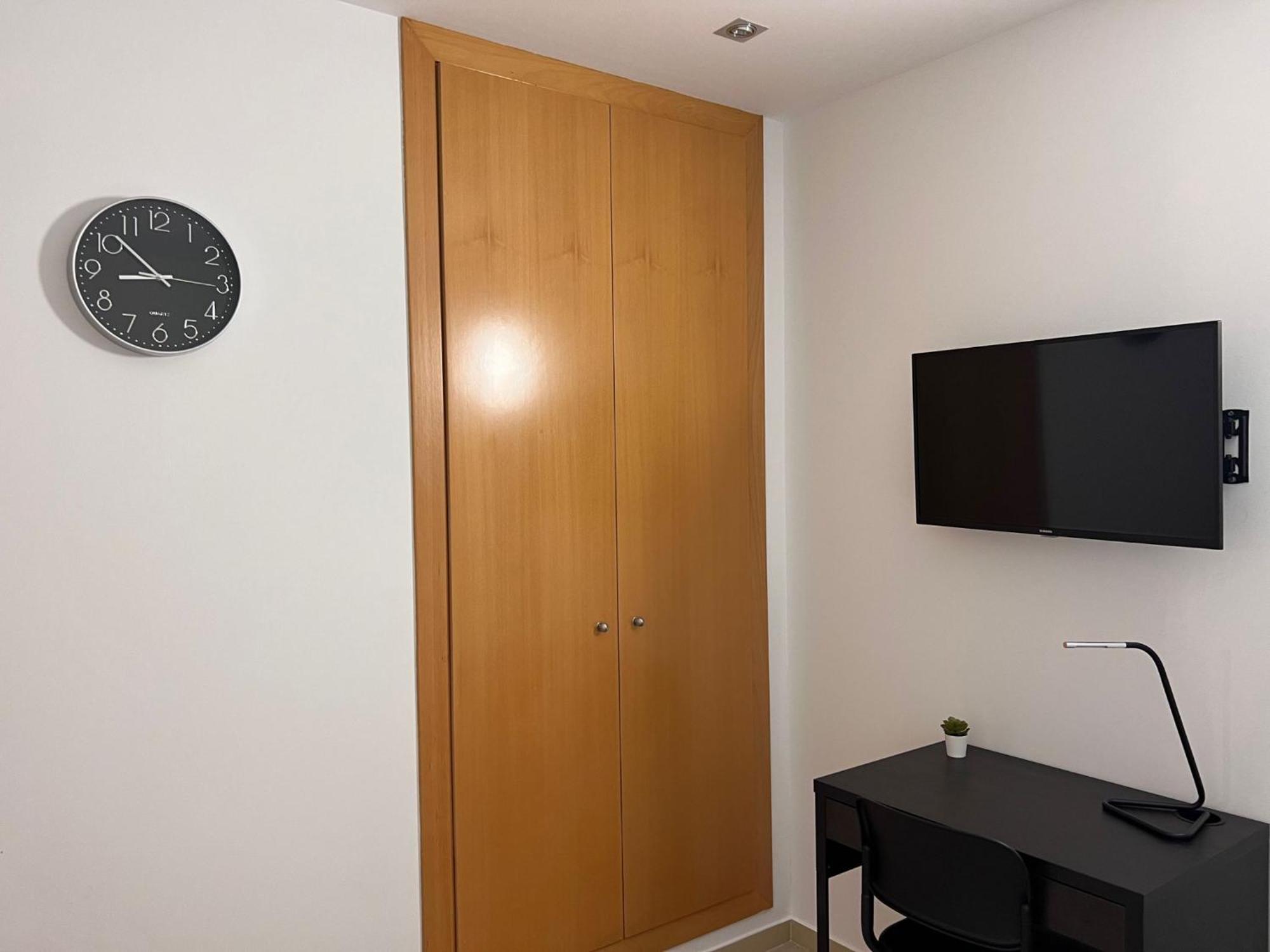 Fira Gran Via 2 - Private Rooms In A Shared Apartment - Habitaciones Privadas En Apartamento Compartido L'Hospitalet de Llobregat Dış mekan fotoğraf