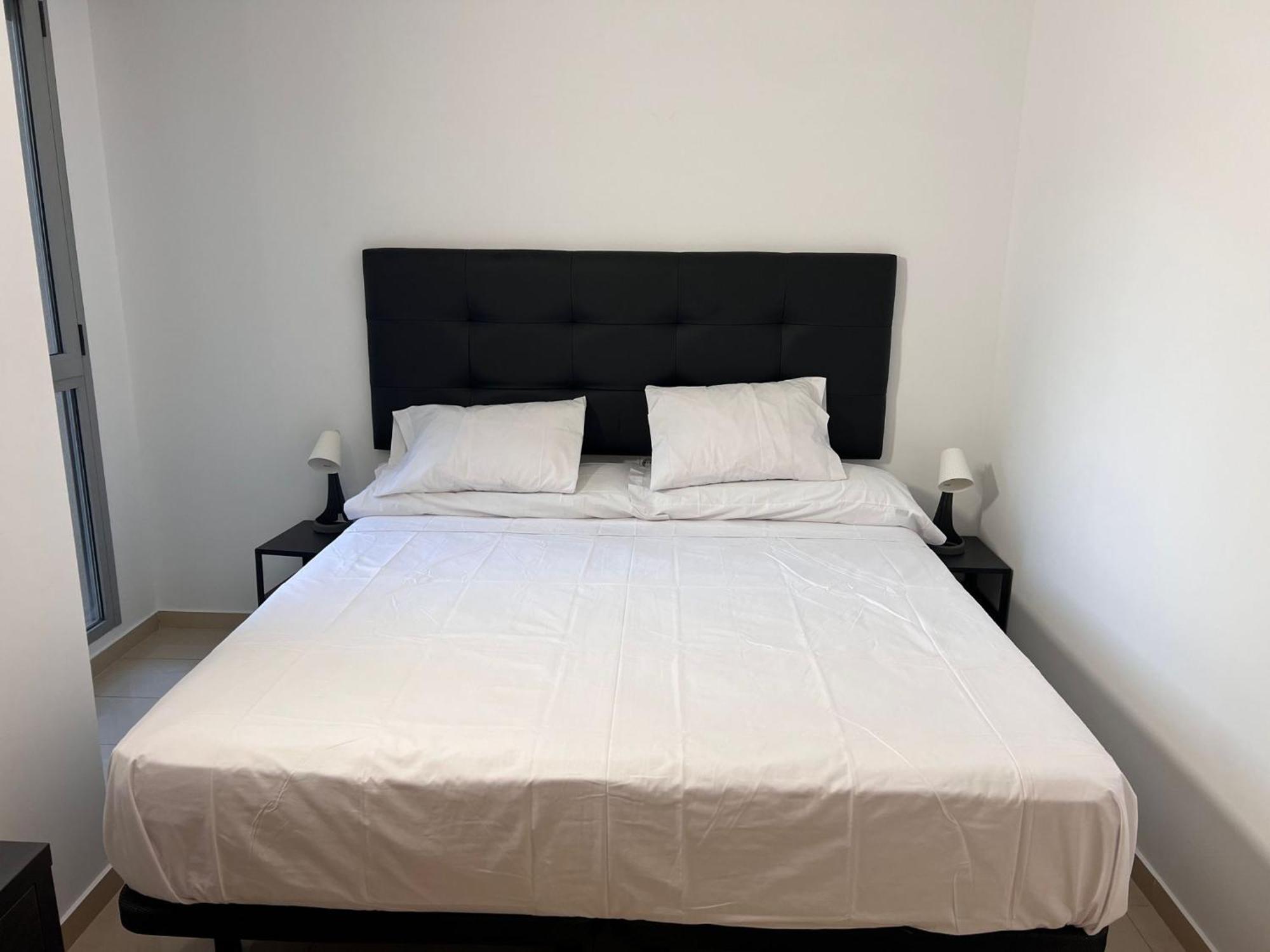 Fira Gran Via 2 - Private Rooms In A Shared Apartment - Habitaciones Privadas En Apartamento Compartido L'Hospitalet de Llobregat Dış mekan fotoğraf