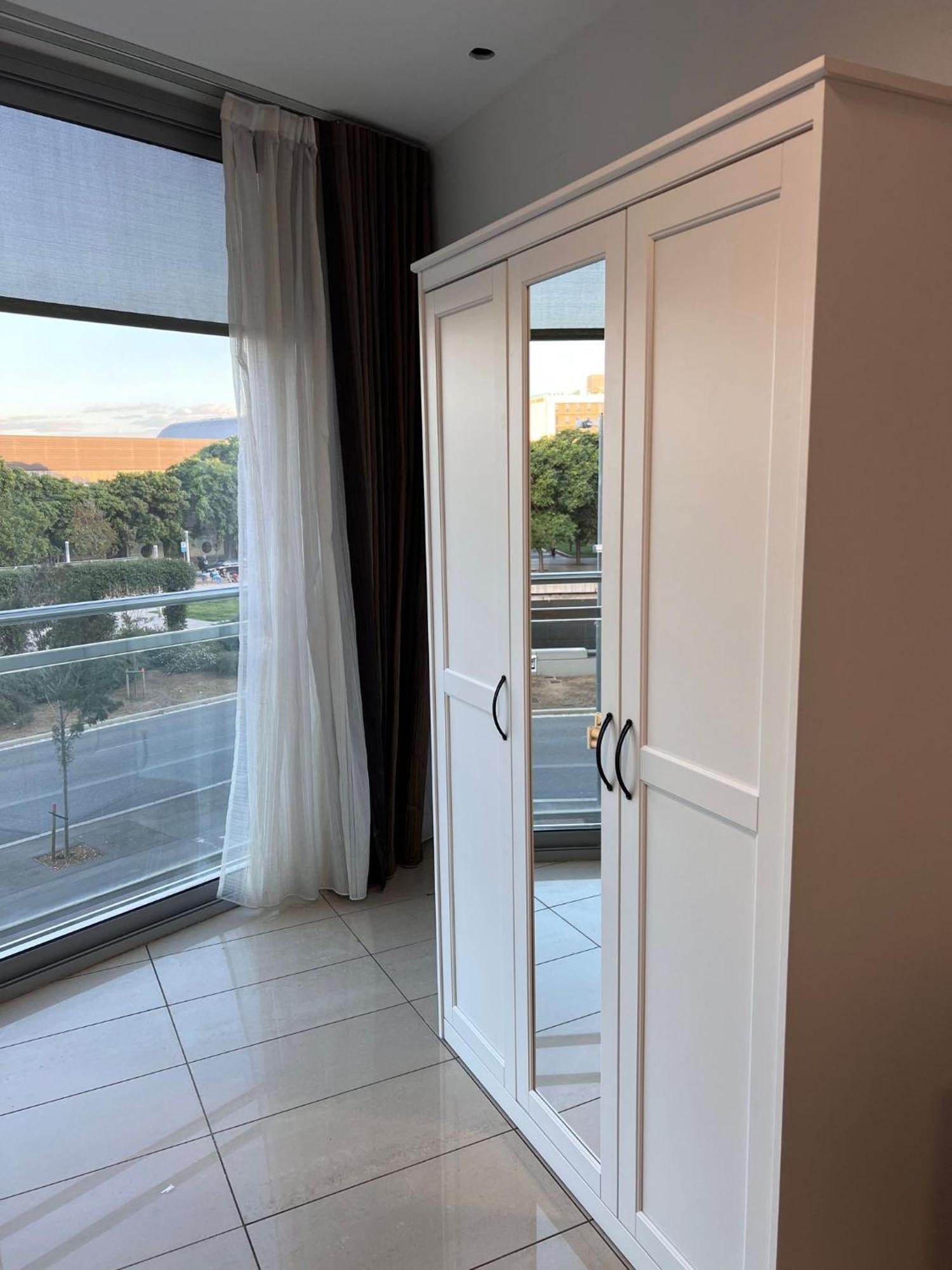 Fira Gran Via 2 - Private Rooms In A Shared Apartment - Habitaciones Privadas En Apartamento Compartido L'Hospitalet de Llobregat Dış mekan fotoğraf