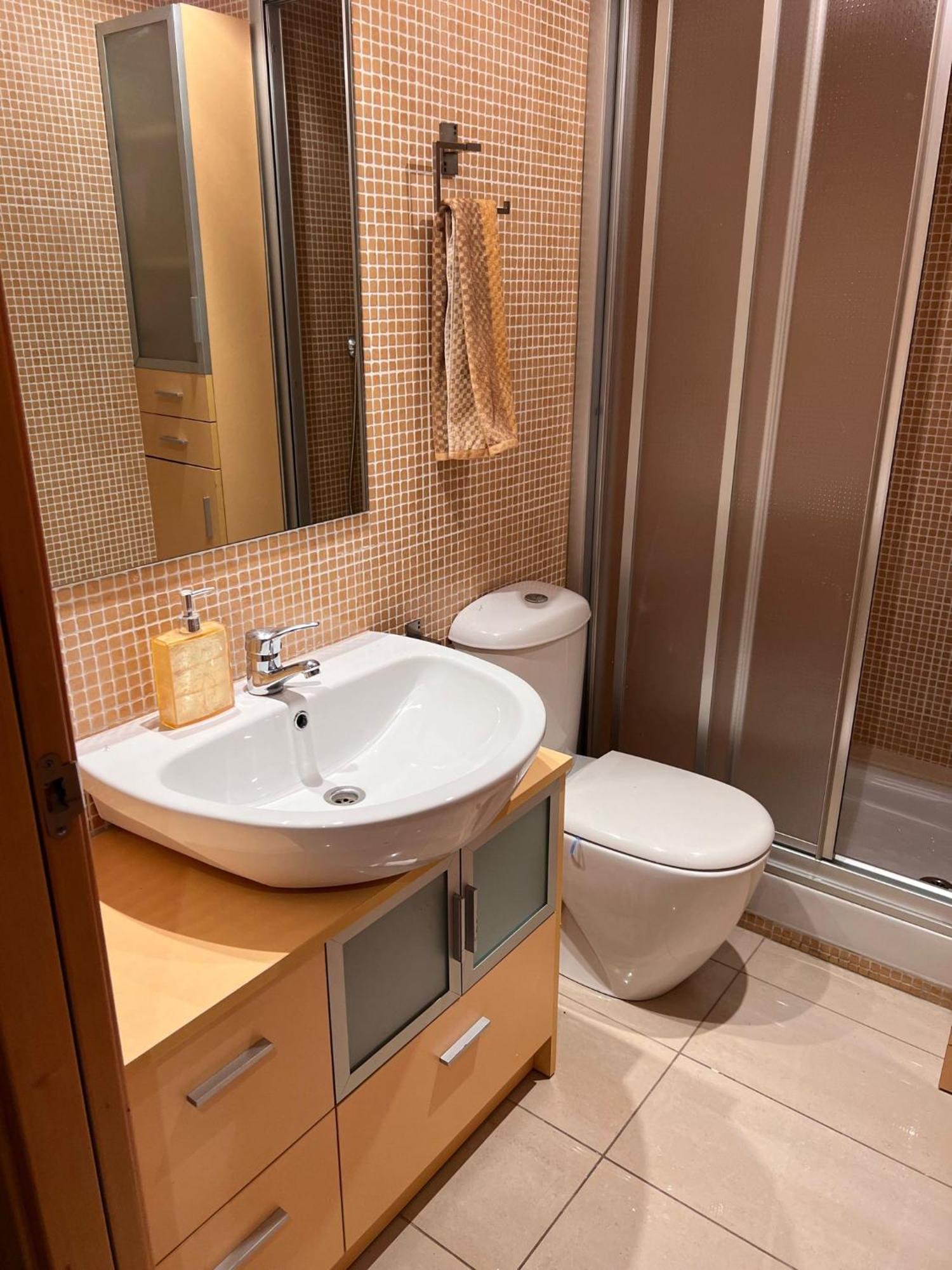 Fira Gran Via 2 - Private Rooms In A Shared Apartment - Habitaciones Privadas En Apartamento Compartido L'Hospitalet de Llobregat Dış mekan fotoğraf